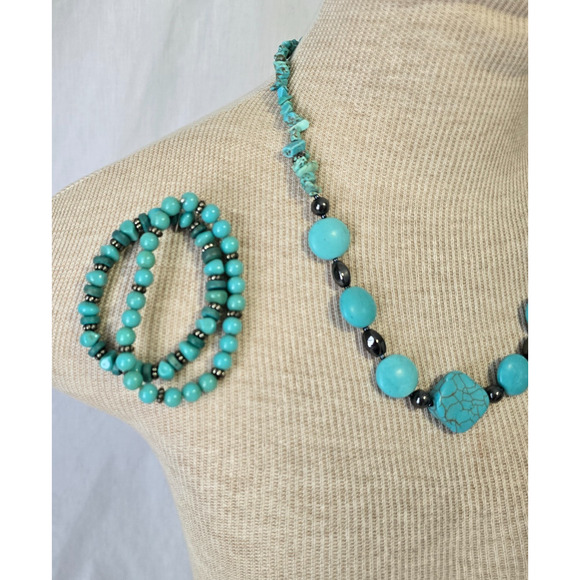 Turquoise Jewelry Set 20" Necklace and 2 Bracelets - Picture 4 of 8